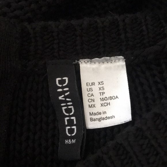 H&M Divided . black sweater , chic zipper in back. - Picture 5 of 6
